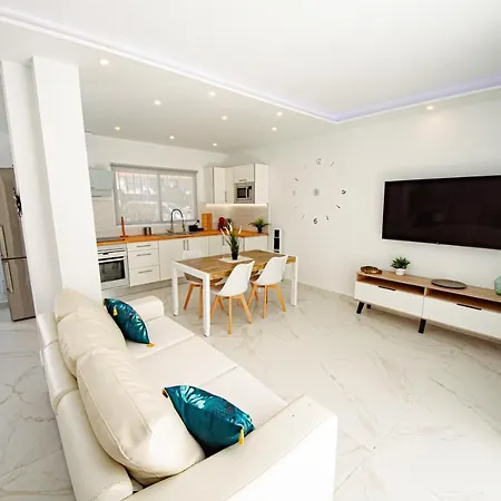 Point 3 Bed House Арона