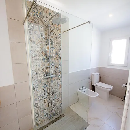 Дом отдыха Point 3 Bed House Арона