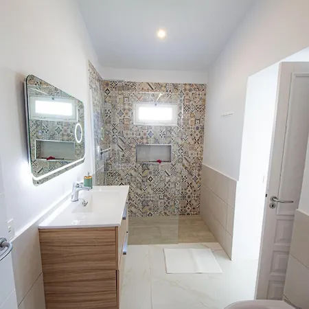 Дом отдыха Point 3 Bed House Арона