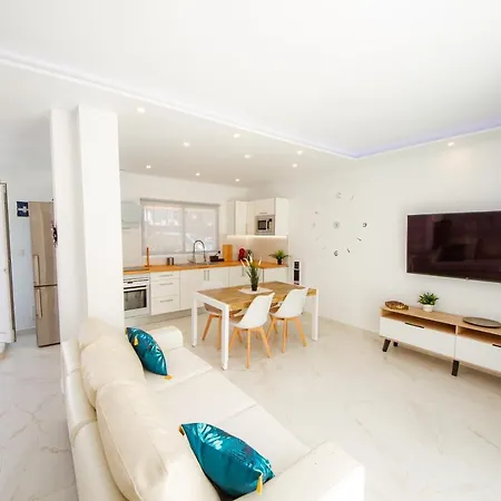 Point 3 Bed House Арона